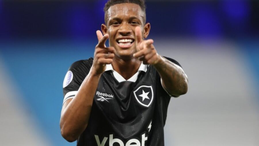 Botafogo exige R$ 234 milhões por Danilo e trava negociações com Flamengo e Palmeiras; entenda o motivo