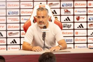 Boto, dirigente do Flamengo, expõe ‘guerra’ no vestiário após empate com Estudiantes e revolta com arbitragem na Libertadores