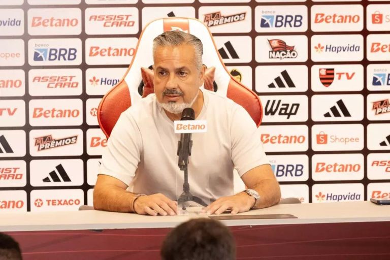 Boto, dirigente do Flamengo, expõe ‘guerra’ no vestiário após empate com Estudiantes e revolta com arbitragem na Libertadores