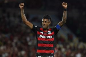 Bruno Henrique prioriza renovação com o Flamengo após sondagens de dois clubes brasileiros, decisão confirma permanência do atacante aos 35 anos