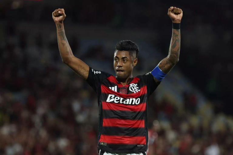 Bruno Henrique prioriza renovação com o Flamengo após sondagens de dois clubes brasileiros, decisão confirma permanência do atacante aos 35 anos