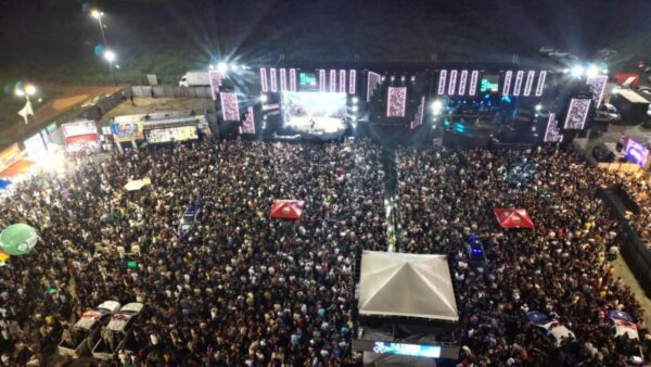 Carnaforró 2026 Começa com Praça Lotada e Forró Eletrônico: Veja Fotos da Primeira Noite em Nossa Senhora da Glória!