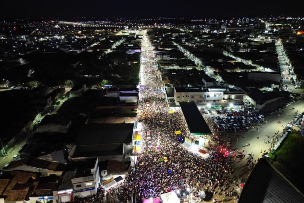 Carnaforró 2026 em Nossa Senhora da Glória: Léo Santana e Lucas Brito comandam multidões no terceiro dia de festa