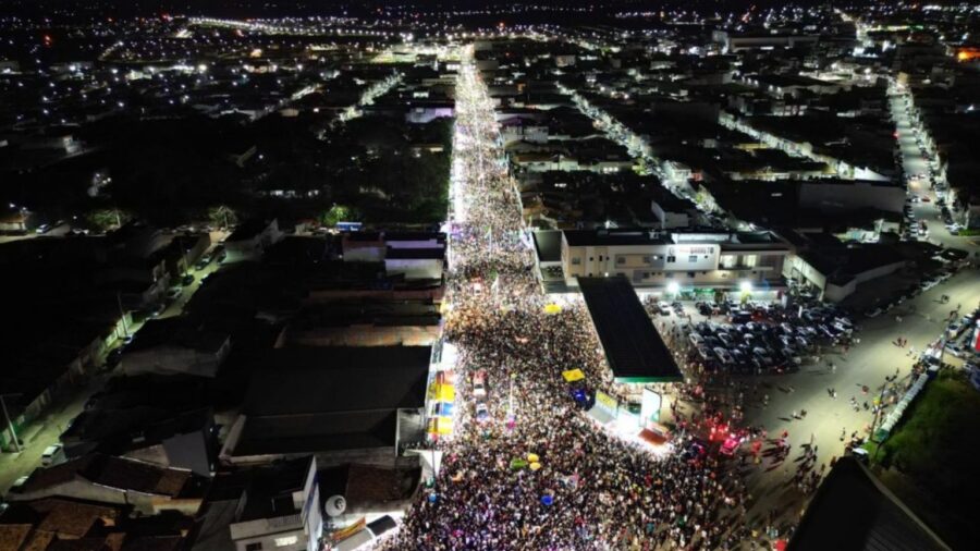 Carnaforró 2026 em Nossa Senhora da Glória: Léo Santana e Lucas Brito comandam multidões no terceiro dia de festa