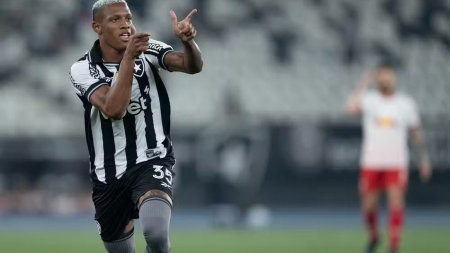 Flamengo mira volante Danilo do Botafogo: Proposta em julho e resposta positiva do Alvinegro agitam mercado