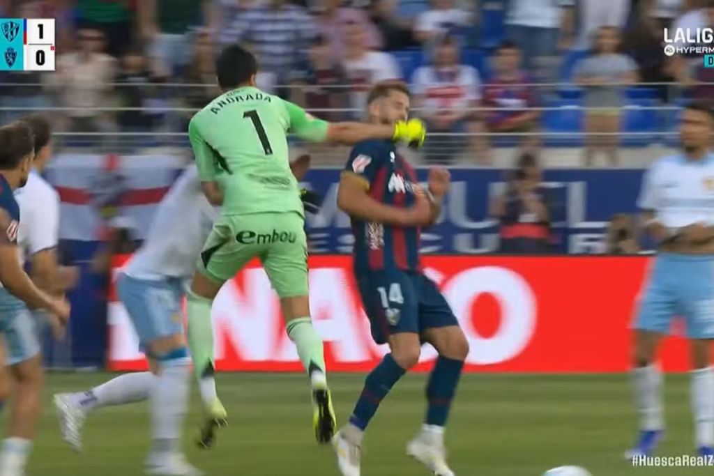 Goleiros são expulsos após briga generalizada em jogo da segunda divisão da Espanha: veja o vídeo!