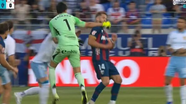 Goleiros são expulsos após briga generalizada em jogo da segunda divisão da Espanha: veja o vídeo!
