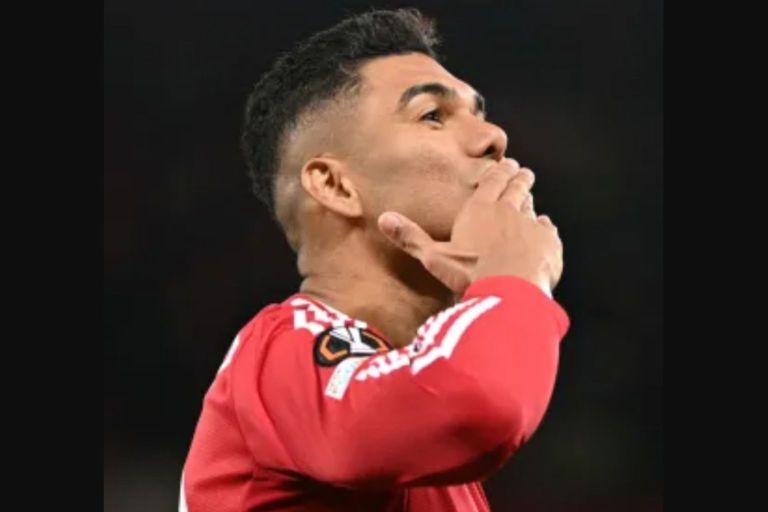 Manchester United Garante Vitória Crucial Contra o Brentford e Se Aproxima da Champions League: Casemiro e Gol Decisivo!