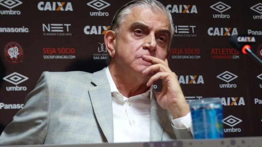Presidente do Atlético-PR surta contra arbitragem e cita Flamengo em polêmica no Brasileirão