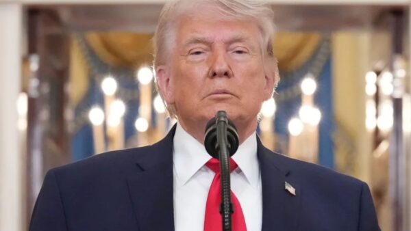 Trump xinga e ameaça Irã com bombardeios em infraestrutura crítica: “Vocês viverão no inferno”