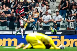 Flamengo goleia Atlético-MG por 4 a 0 na Arena MRV, Pedro faz dois, Plata e Arrascaeta brilham, e rubro-negro mantém vice-liderança com 26 pontos