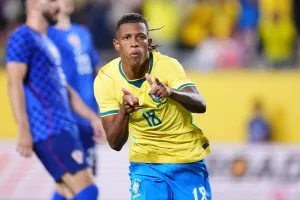 Botafogo espera venda de Danilo após a Copa do Mundo para quitar dívida de 24 milhões de euros, clube mira propostas da Europa e descarta rivais nacionais