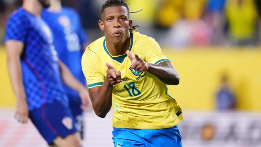 Botafogo espera venda de Danilo após a Copa do Mundo para quitar dívida de 24 milhões de euros, clube mira propostas da Europa e descarta rivais nacionais