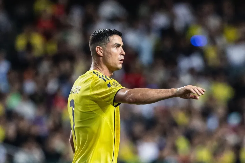 Ronaldo brilha e Al Nassr dispara na liderança do Campeonato Saudita contra o Al Ahli