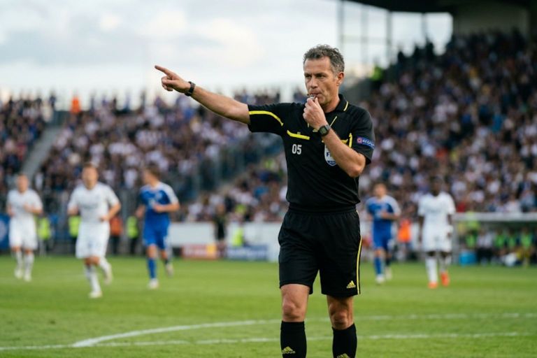 Árbitro Revela Detalhes da Polêmica no Empate Vasco x Flamengo: Pênalti e Segundo Gol Criticados
