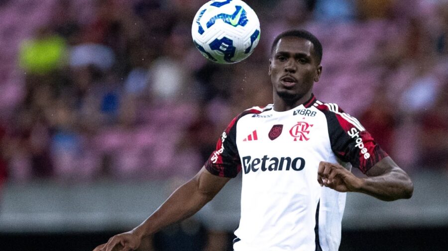 Evertton Araújo expõe conversa tensa no vestiário do Flamengo após empate com Vasco e aponta erros cruciais no Brasileirão