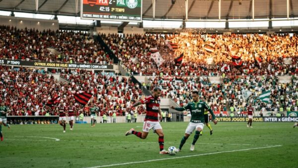 Guia do Futebol: Onde assistir e horários dos jogos de hoje 1º de maio