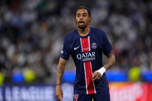 Liverpool mira Bradley Barcola para o lugar de Salah; Gigantes europeus disputam Isak