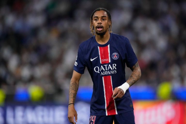 Liverpool mira Bradley Barcola para o lugar de Salah; Gigantes europeus disputam Isak