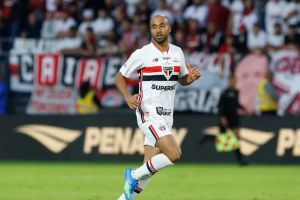 Lucas Moura em Alerta: Rompimento do Tendão de Aquiles pode tirá-lo dos gramados até 2027, veja o impacto no São Paulo