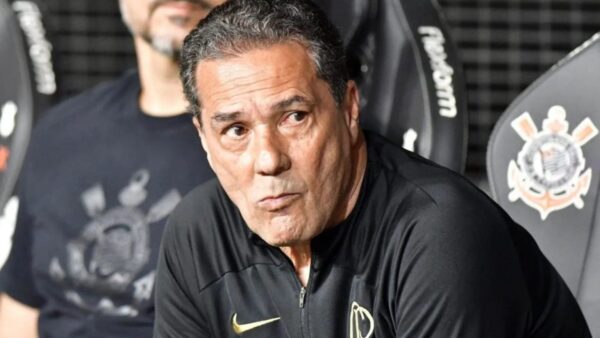 Luxemburgo alfineta técnico do Flamengo após empate com Vasco: “Não adianta recuar”