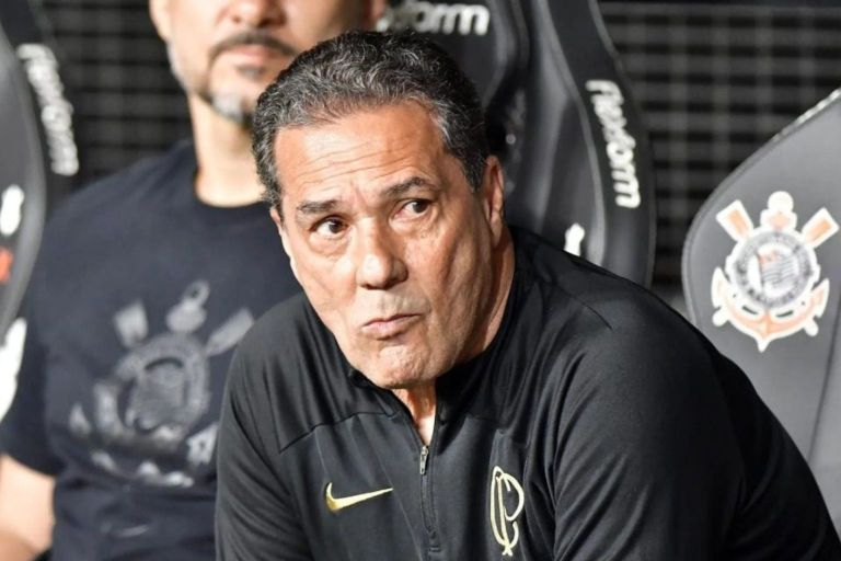 Luxemburgo alfineta técnico do Flamengo após empate com Vasco: “Não adianta recuar”