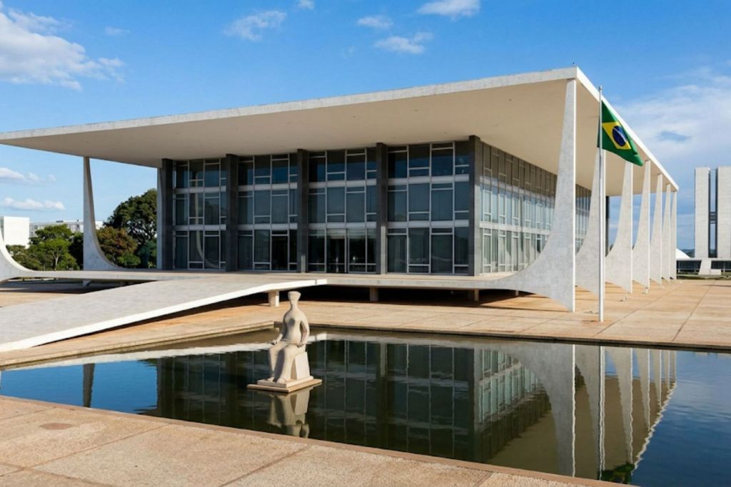 STF: Brasileiros divididos sobre indicação técnica ou política para vaga no Supremo Tribunal Federal