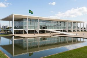 Setor Privado em Alerta: Temor de Poder Excessivo do Governo em Aquisições de Minerais Críticos Cresce