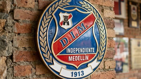 Técnico do Independiente Medellín alerta sobre ‘sacrifício’ do elenco antes de duelo crucial contra o Flamengo pela Libertadores