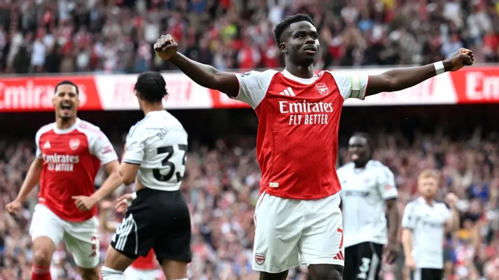 Saka Brilha e Arsenal Vence Fulham, Mas Preocupação com Champions League Persiste