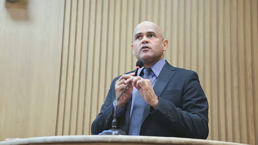 Vereador Alex Melo homenageia Igreja Universal e enfatiza trabalho em prol da população vulnerável
