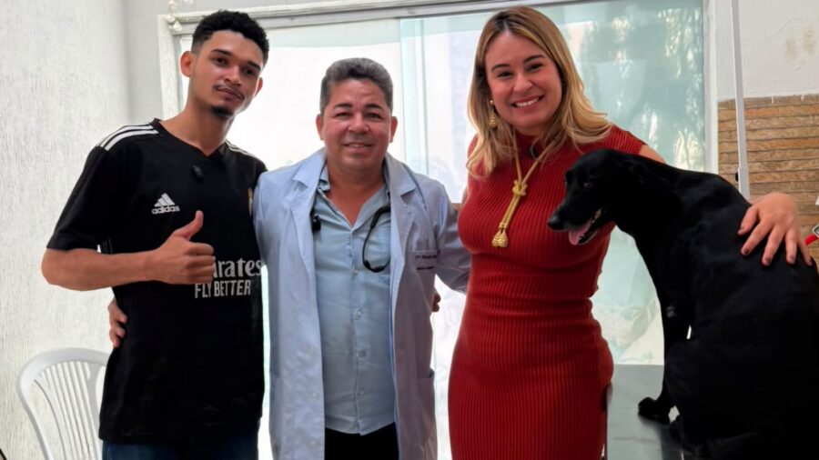 Kitty Lima destaca situação da cadela que quase morreu afogada após cair em canal de esgoto