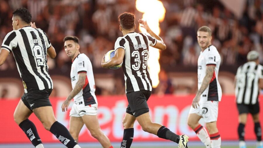 Que horas começa Botafogo x Vitória?