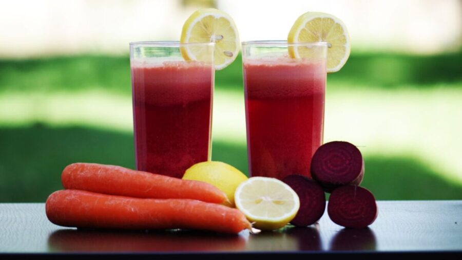 Suco detox emagrece mesmo? Veja 15 receitas para secar a barriga