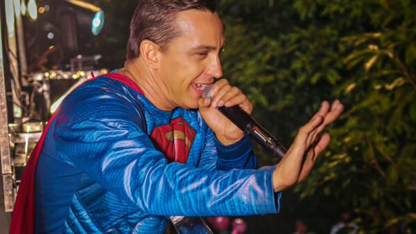 Thiago Sol comemora 7 anos da banda Sol Kids com show gratuito no Shopping Prêmio
