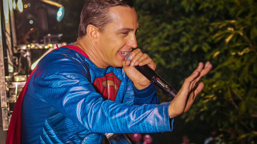 Thiago Sol comemora 7 anos da banda Sol Kids com show gratuito no Shopping Prêmio