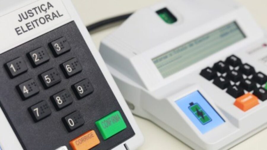 TRE-RJ abre urna eletrônica ao público e defende segurança do sistema