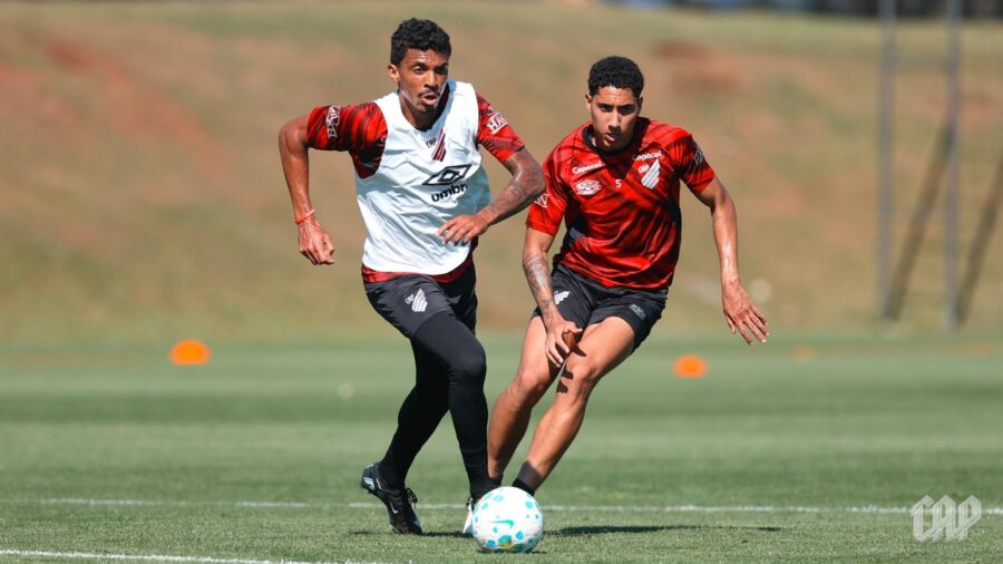 Que horas começa Vitória x Athletico-PR?