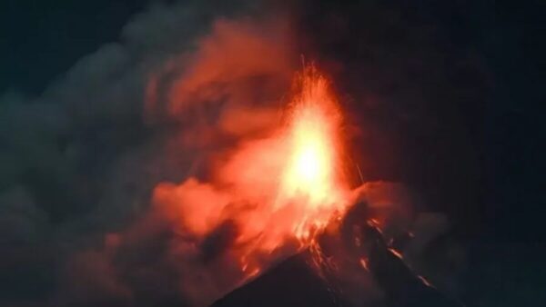 Guatemala declara alerta vermelho após erupção do Vulcão de Fogo