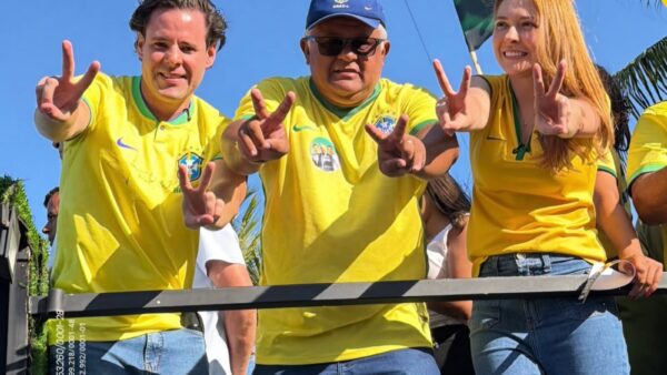 Candidato a deputado estadual, Pastor Zé Carlos marca presença em carreata da Direita Sergipana no 7 de Setembro em Aracaju