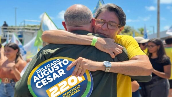 Delegado Augusto César participa de ato com Flávio Bolsonaro na Orla de Aracaju e reforça projeto para a Câmara Federal
