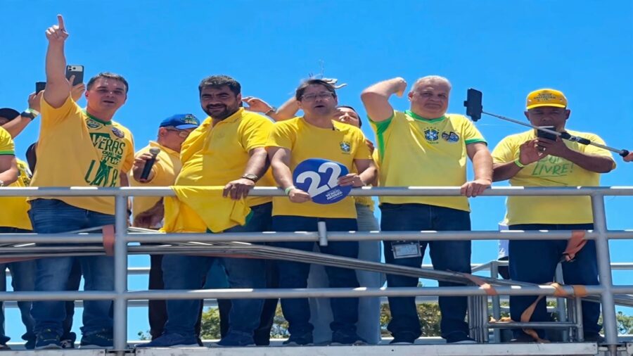 Coronel Rocha marca presença em ato de Flávio Bolsonaro em Aracaju mesmo sem convite oficial e divide palanque com grupo de Rodrigo Valadares