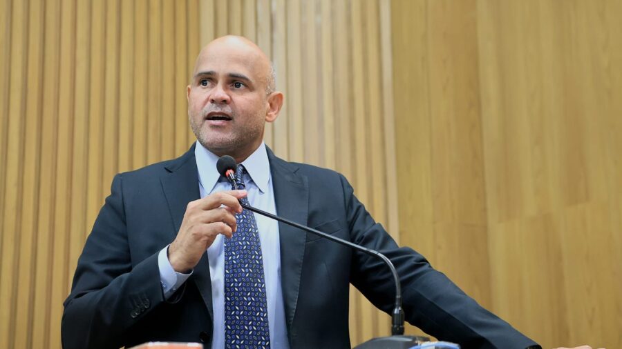 Por unanimidade, Câmara de Aracaju aprova Selo “Cão Orelha” de autoria do vereador Alex Melo