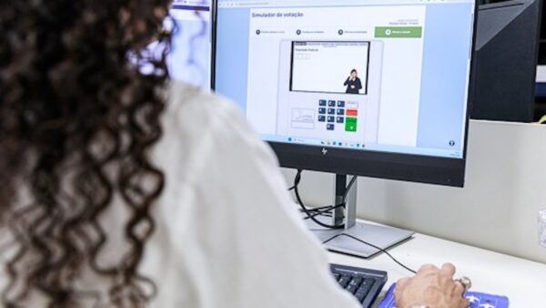 TSE libera simulador para eleitor treinar o voto antes das eleições
