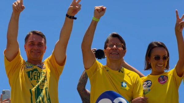 Dia seguinte ao 1º turno, Ricardo Marques entra na campanha do 2º turno por Flávio Bolsonaro