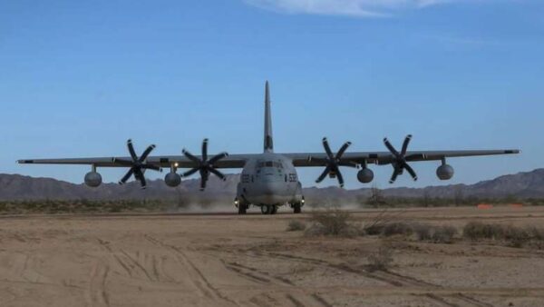 Avião militar dos EUA: cargueiro pousa no Galeão e missão permanece sem esclarecimento público