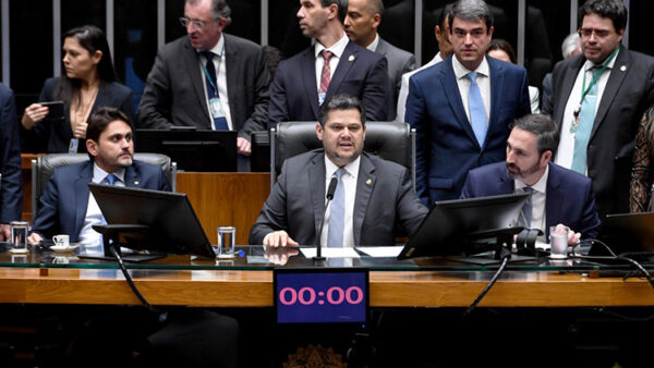 Fim da escala 6×1: Senado vota PEC em primeiro turno nesta quarta-feira (14)