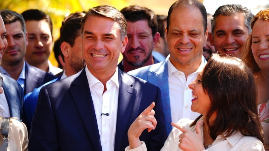 Flávio promete ganho real a aposentados, mas não apresenta fórmula