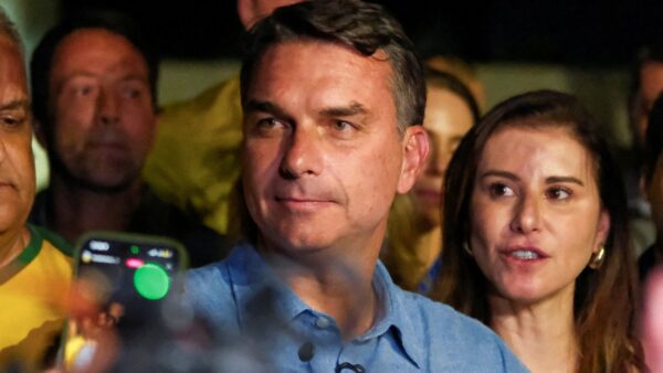 TSE atribui transmissão sem áudio de propaganda de Flávio a falha técnica