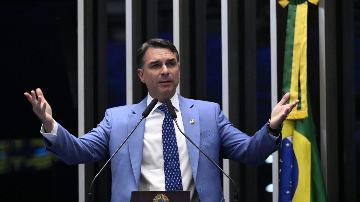 Saída de Flávio: CNN relata apoio de ex-agente do Mossad e detalha rota pela Argentina